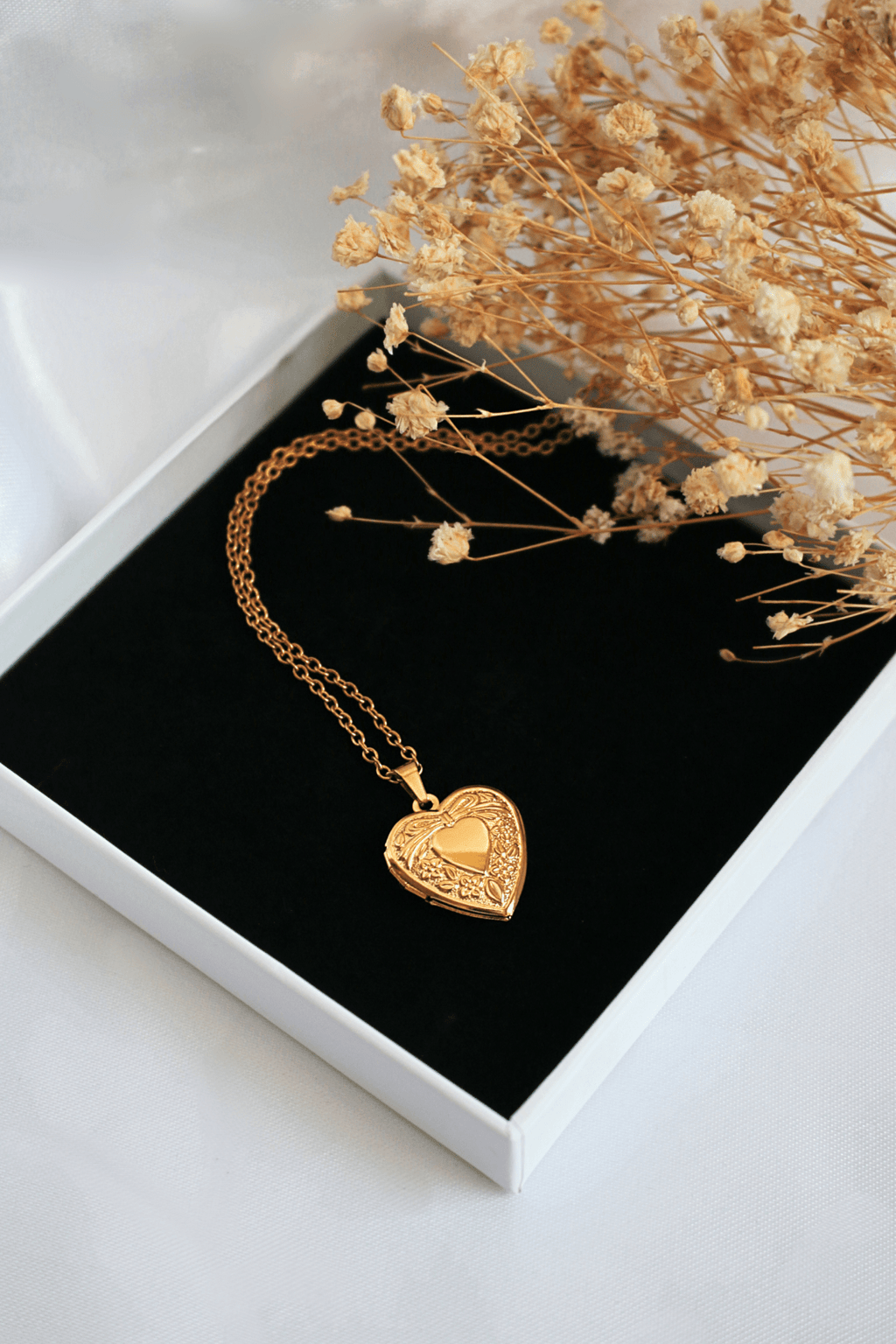 18 Karats Heart Locket Necklace - Home Sweet Resale